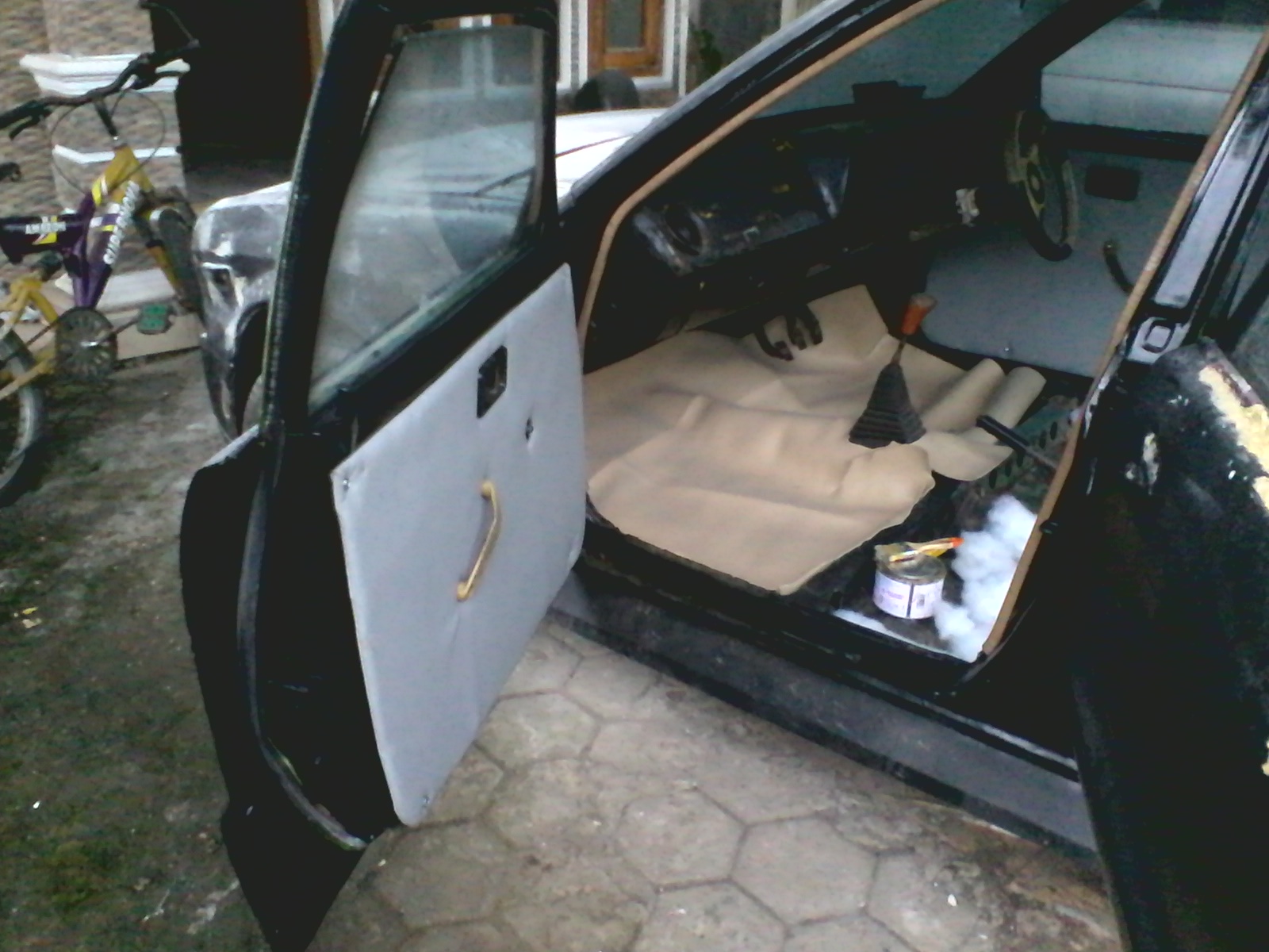 Pasang Karpet Lantai Mobil Charade G10 Sendiri Di Rumah Charade